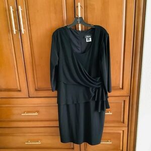 LADIES NUEVA BLACK STRETCH CREPE DRAPED FRONT 3/4 SLEEVE COCKTAIL DRESS SZ 18